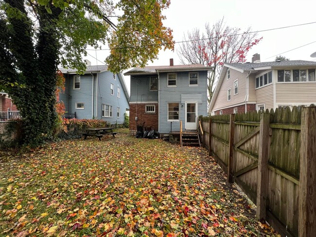 Building Photo - Spacious super clean 3 BR home close to Ba...