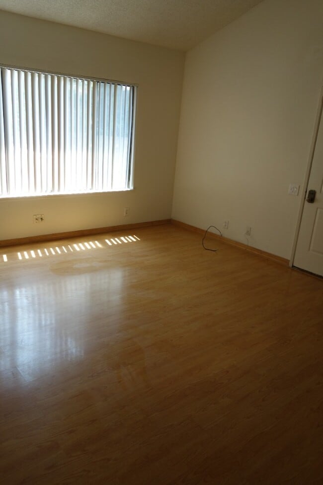 Building Photo - Bright 3-Bed condo with In-Unit Laundry, Pool Access, and Assigned Carport in Fremont