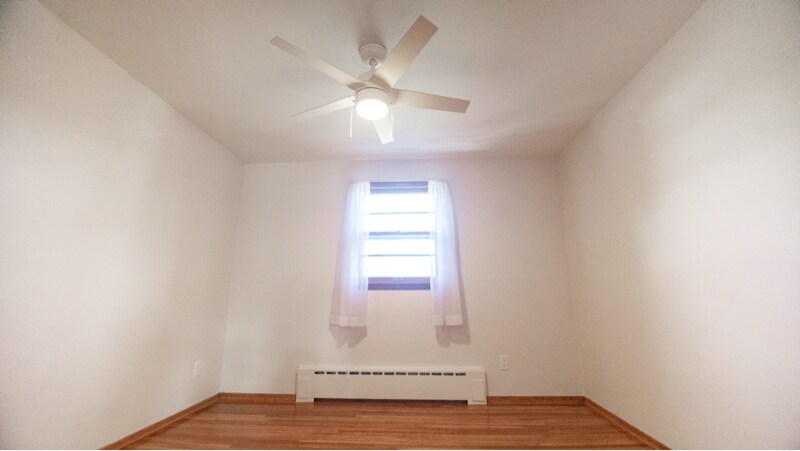 Building Photo - 1402 Summit Ave