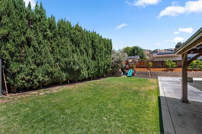 Building Photo - 3661 Slopeview Dr