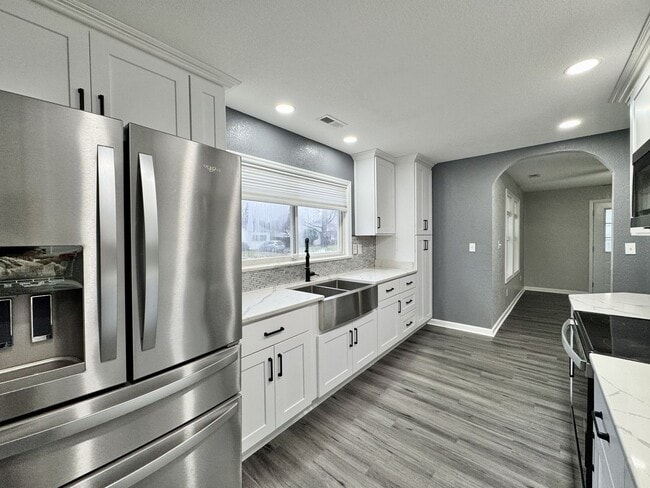 Building Photo - Fully-Updated 1st-Time Rental! Ready NOW! Pet Friendly w/Large, Detached Garage Workshop!