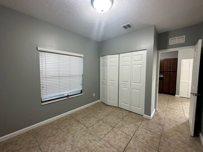 Building Photo - 1045 Villas LLC (1035 NE 10th Ave)