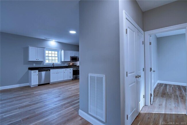 Building Photo - 642 Stafford Ave