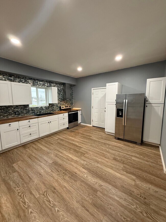 Building Photo - 4bd 1ba Home