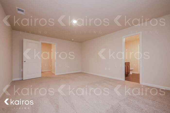Building Photo - 1037 Pilgrim Ln