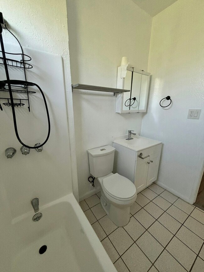 Building Photo - 13423 Olive Dr