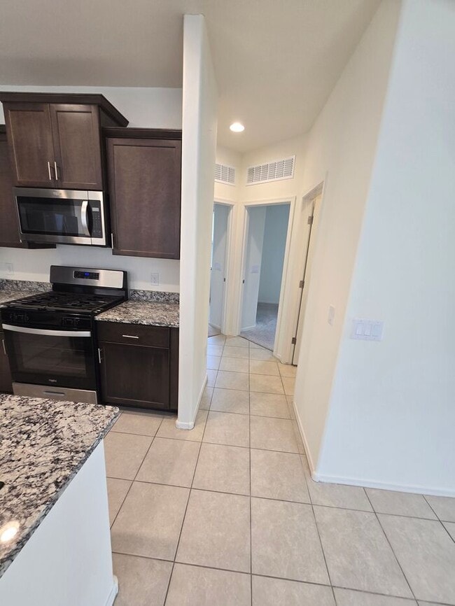 Building Photo - Freshly updated 3 bedroom/ 2 bath Home