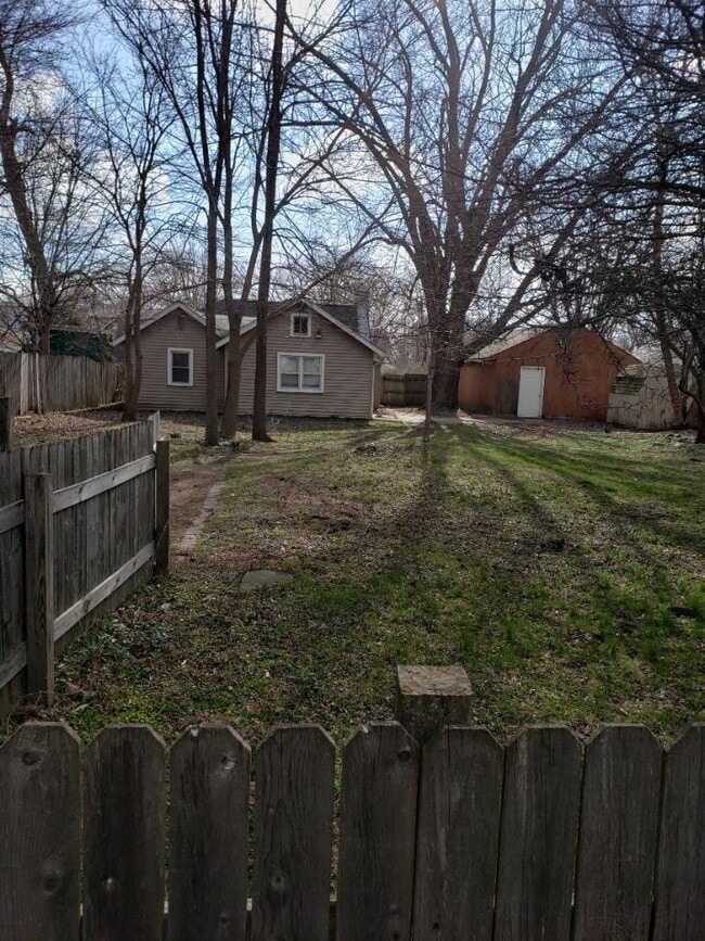 Building Photo - 829 Fulton Ave