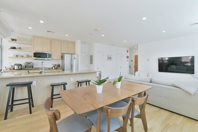 Building Photo - 425 Boylston St