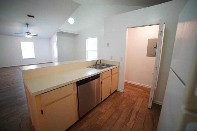 Building Photo - 6315 S Placid Pl