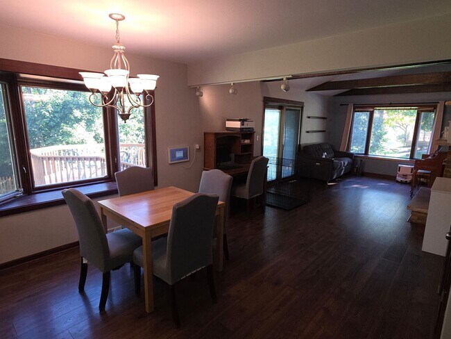 Building Photo - Updated 4 bedroom home in Merton