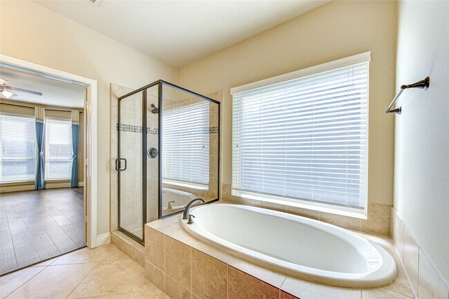 Building Photo - 4623 Montcliff Bend Ln