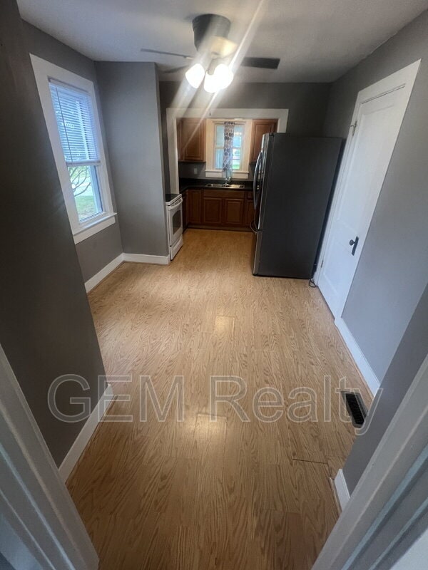 Building Photo - 349 White Oak Rd