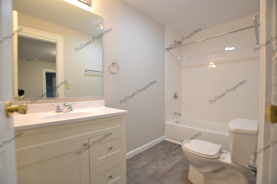 Building Photo - 333 Hughes Ave