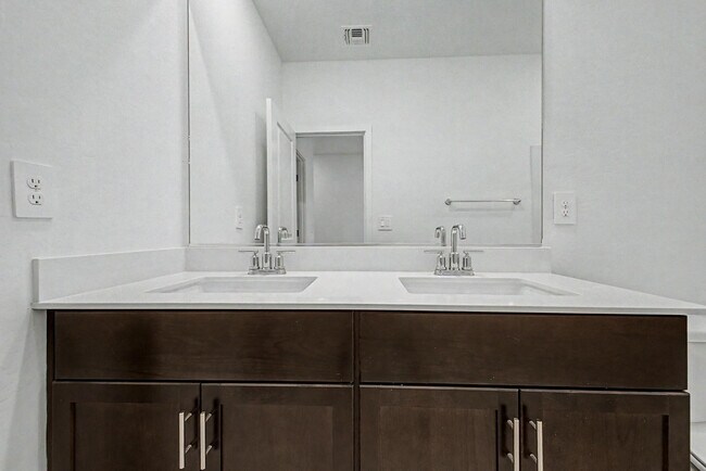 Building Photo - 35455 W Cartegna Ln