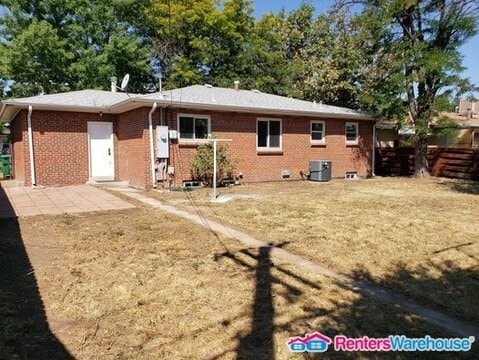 Building Photo - 1480 S Fenton St