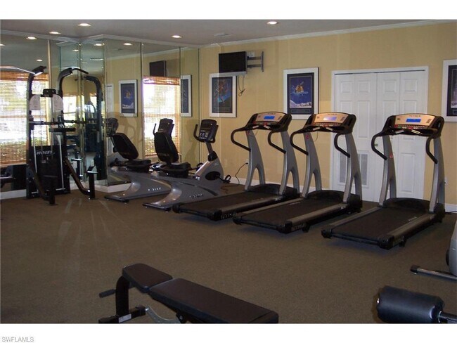 Building Photo - Beautifully  3-bedroom, 2-bath unit located in the desirable Venetian Palms community in Fort Mye...