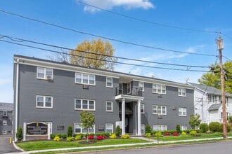 Building Photo - Woodland Hills Manor