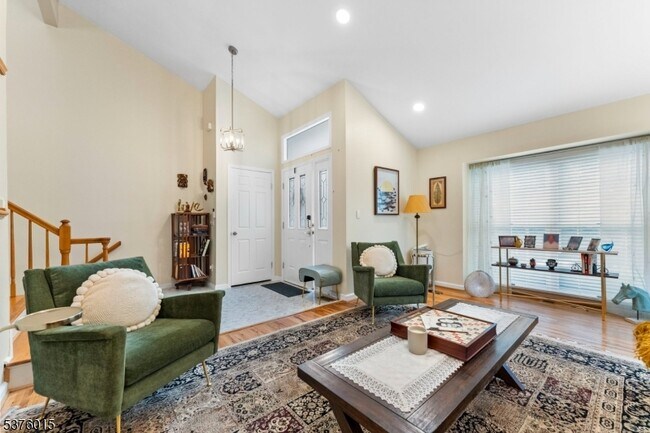 Building Photo - 4 Brightwood Ln