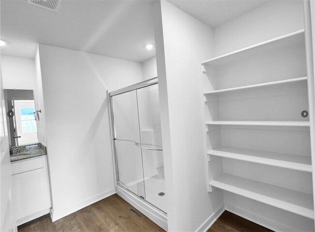 Building Photo - 550 Riggs St