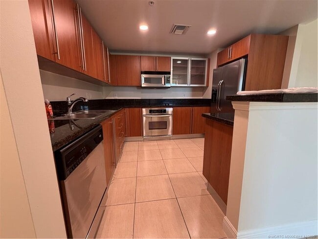 Building Photo - 610 Clematis St