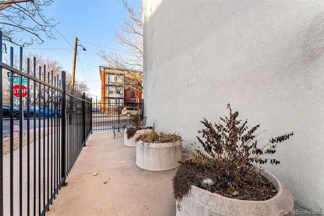 Building Photo - Sunny Corner Condo in the Heart of Capitol Hill | 2 Bed • 2 Bath • 795 Sq. Ft.