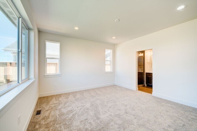 Building Photo - New Peaceful Retreat