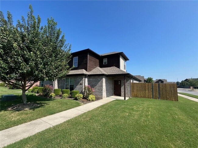 Building Photo - 3103 SW Warberry Ave