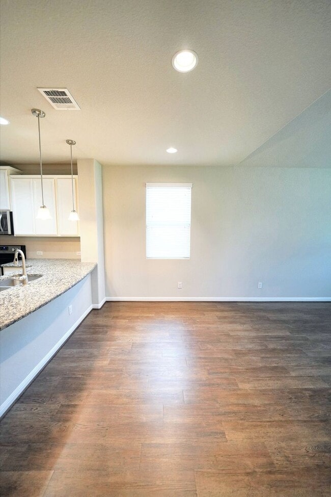 Building Photo - Beautiful Rental in Converse! Realtor Comm...