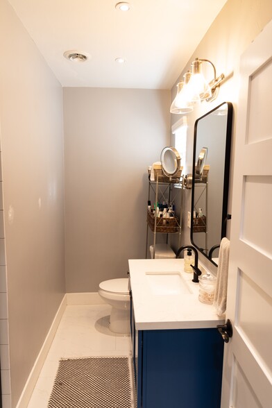 Primary Bathroom - 1359 E Whitton Ave
