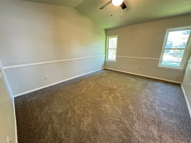 Building Photo - 310 Baumann Dr