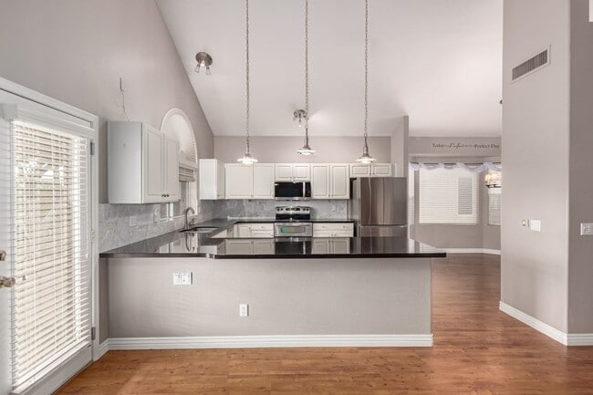 Building Photo - 4 Bedroom 2.5 Bath w/3 Car Garage in Superstition Springs****$1000 off first months rent*****