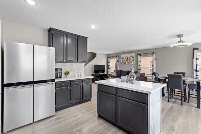 Building Photo - Cozy Furnished 3bed 3bath l Near Southern Highlands