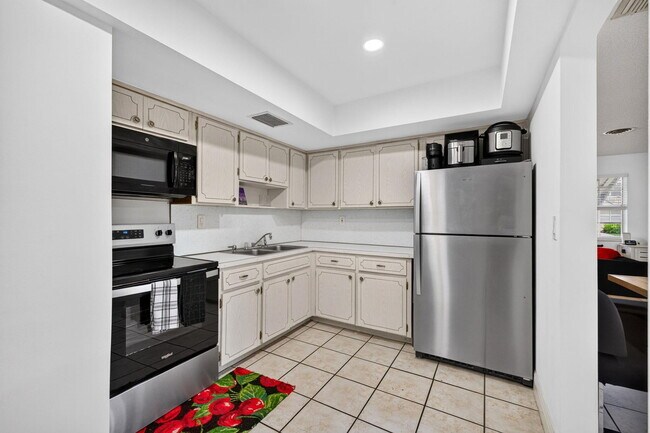 Building Photo - 2167 NE 56th Ct