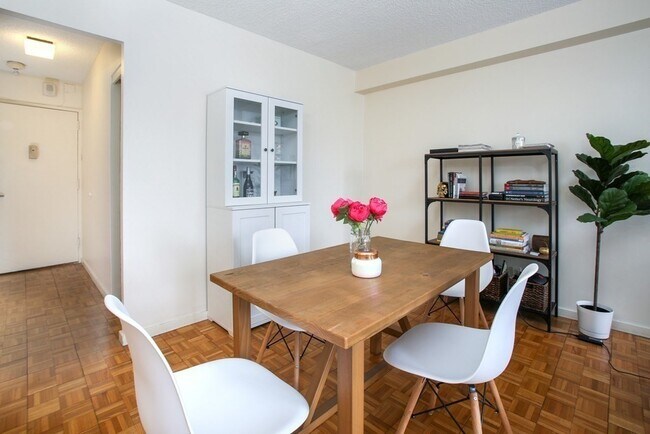 Building Photo - 33 Pond Ave