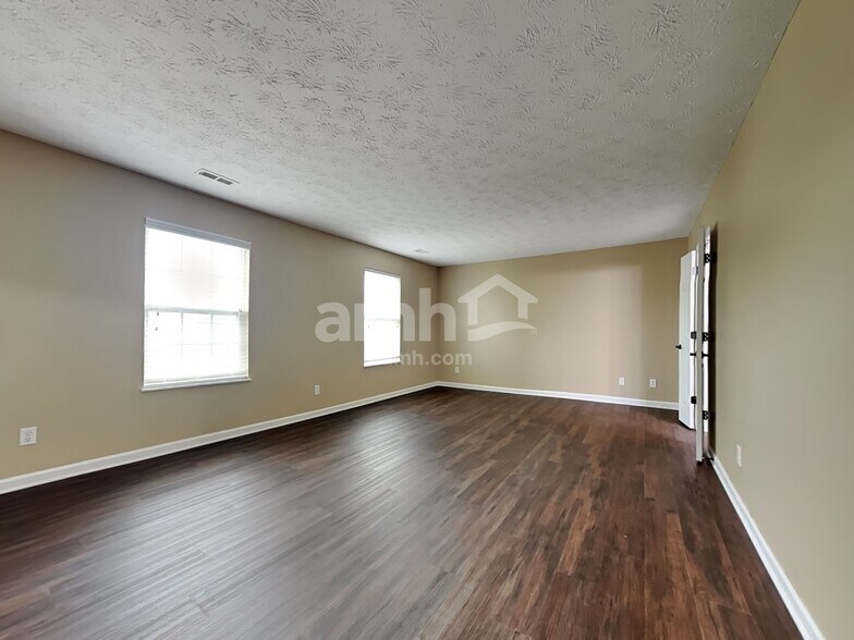 Building Photo - 150 Brittony Woods Dr