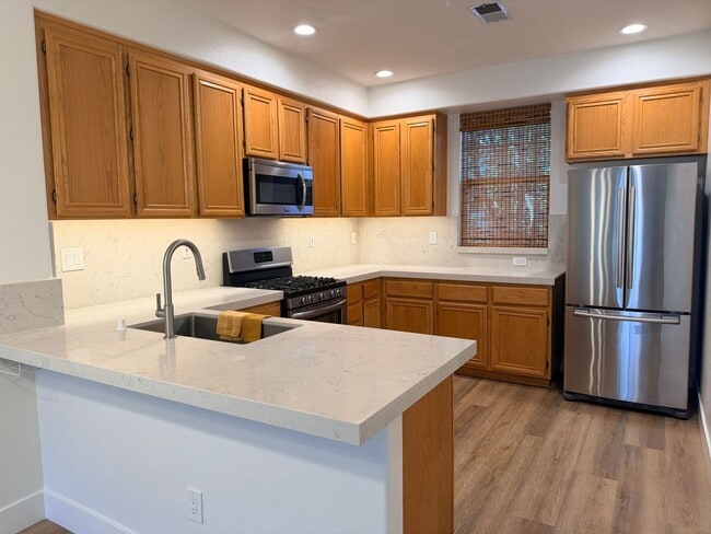 Building Photo - 2 bed 2.5 bath Condo in Camden Park