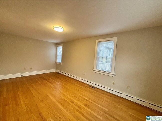 Building Photo - 221 E Chestnut St