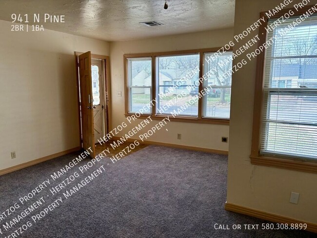 Building Photo - 941 N Pine-