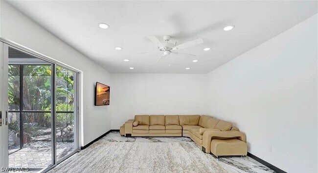 Building Photo - 4500 1st Ave NW