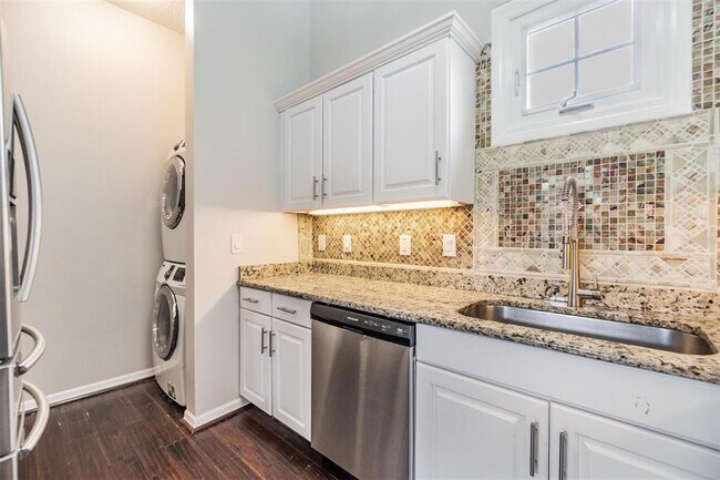 Building Photo - 501 Knights Run Ave