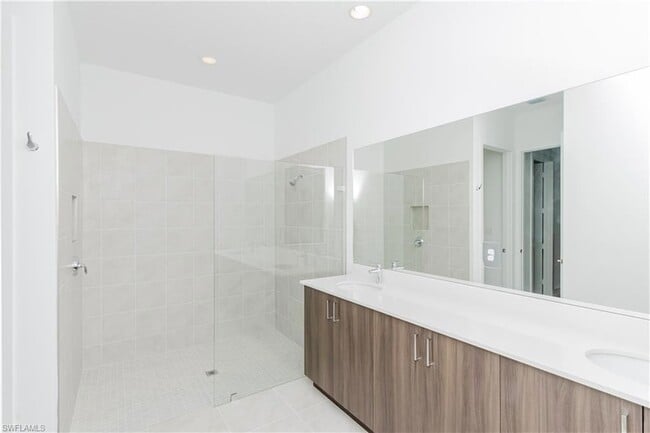 Building Photo - 5114 Panella Ave