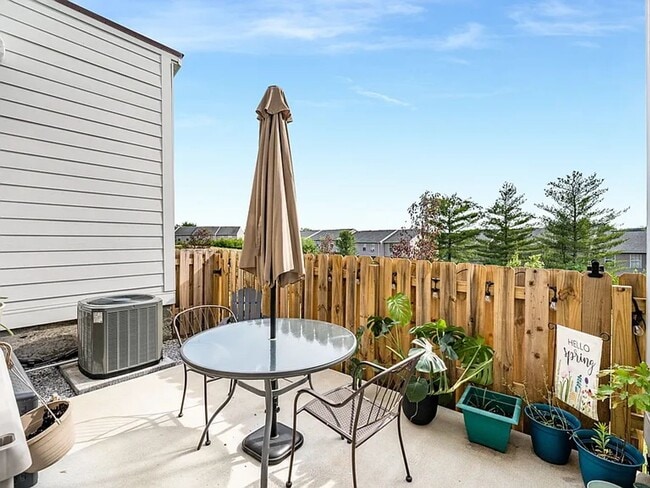 Building Photo - Amazing 3BR Townhome in Goodlettsville