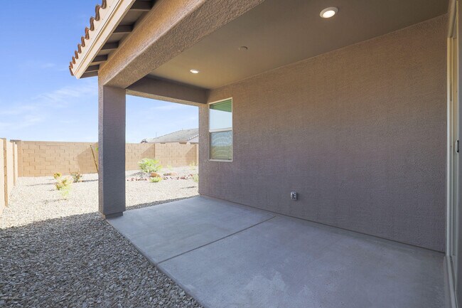 Building Photo - 16581 W Charlotte Dr