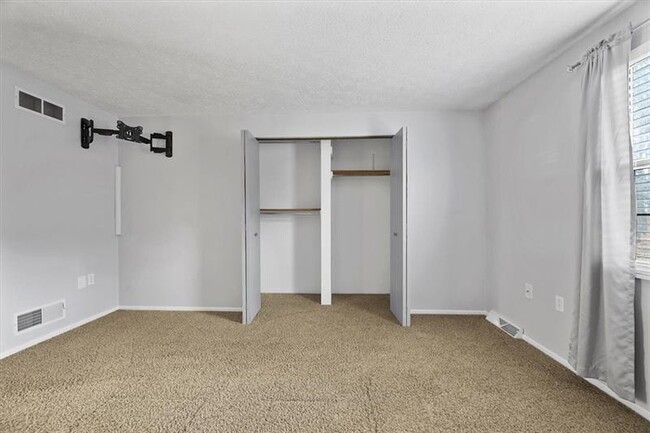 Building Photo - 1101 Timberglen Dr