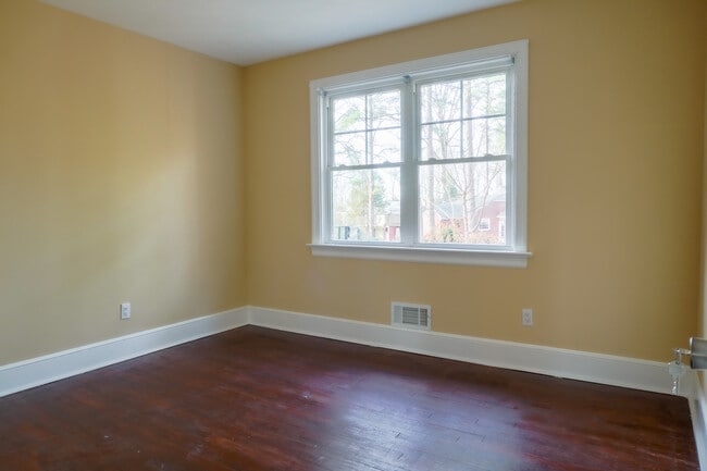 Building Photo - 8803 Turnbull Ave