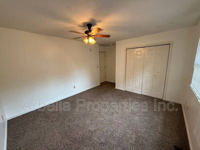 Building Photo - 115 Rowe Ln