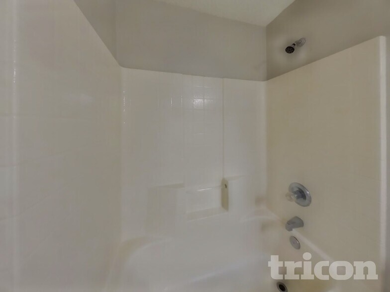 Building Photo - 1267 Summit Oaks Dr E