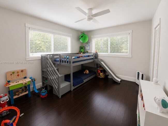 Building Photo - 8907 SW 49th Ct