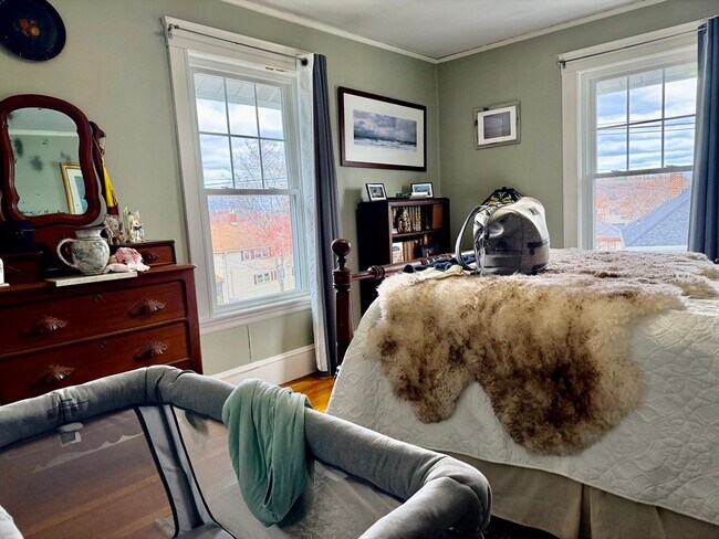 Building Photo - 740 Belmont St